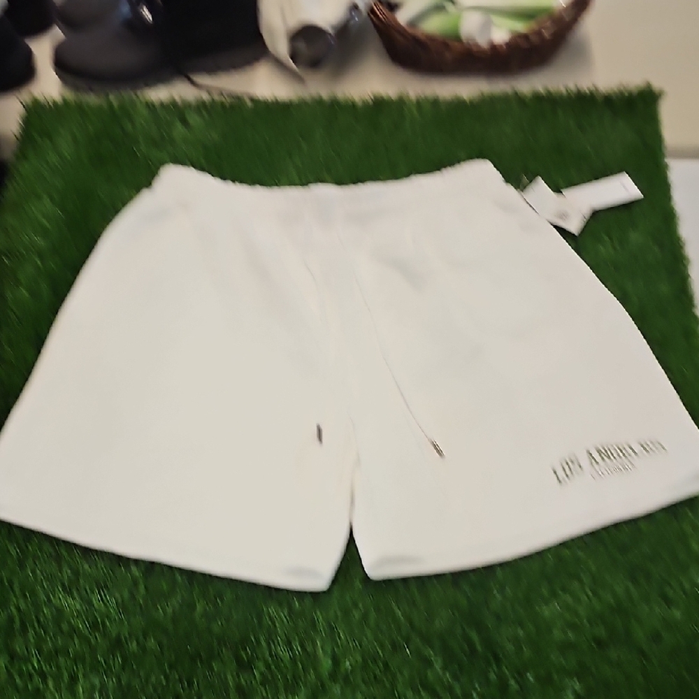 White Los Angeles California Graphic Shorts - Picture 5 of 10